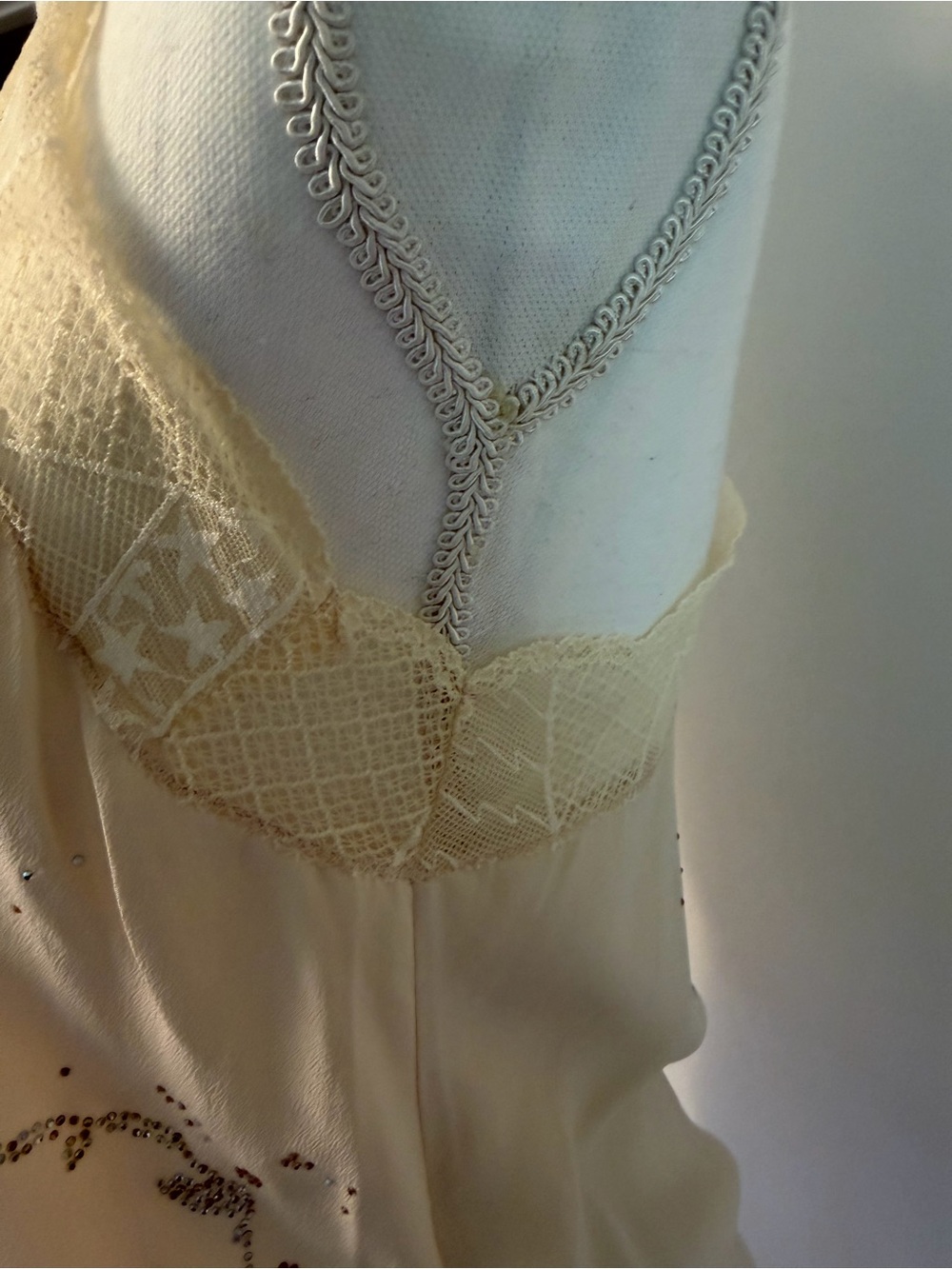 Zadig & Voltaire Christy Cream Lace-Trim silk Camisole with Sequin XS - Picture 4 of 9